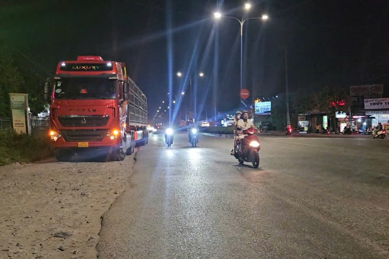 Xe tải va chạm xe máy ở Bình Dương, một người tử vong- Ảnh 2. Xe tải va chạm xe máy ở Bình Dương, một người tử vong- Ảnh 2.