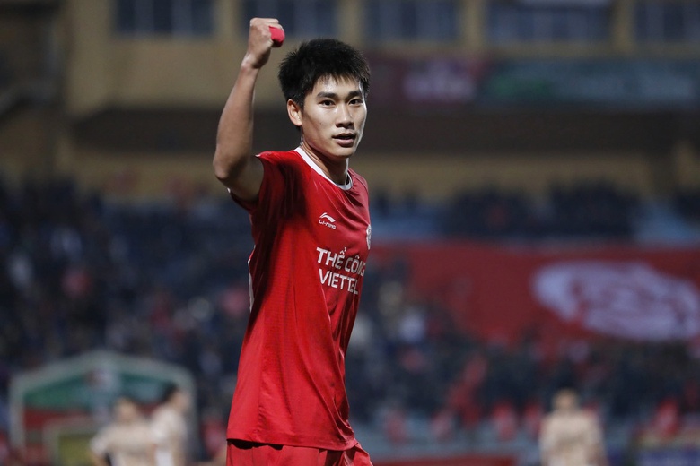 Khủng hoảng h&agrave;ng c&ocirc;ng, HLV Kim Sang-sik gọi &ldquo;người h&ugrave;ng&rdquo; SEA Games l&ecirc;n tuyển Việt Nam?- Ảnh 1.