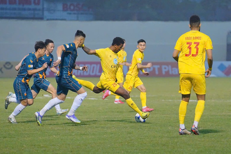 V-League: T&acirc;n binh tuyển Việt Nam ghi b&agrave;n, HAGL vẫn hụt chiến thắng ở ph&uacute;t 90+10- Ảnh 1.