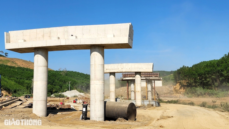 Những c&acirc;y cầu d&agrave;i nhất tr&ecirc;n cao tốc Kh&aacute;nh H&ograve;a - Bu&ocirc;n Ma Thuột- Ảnh 12.