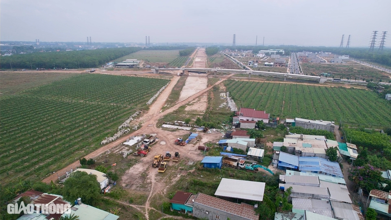 Đồng Nai: Qu&aacute; hẹn b&agrave;n giao, 8% mặt bằng cao tốc Bi&ecirc;n Ho&agrave; vẫn vướng mắc- Ảnh 4.
