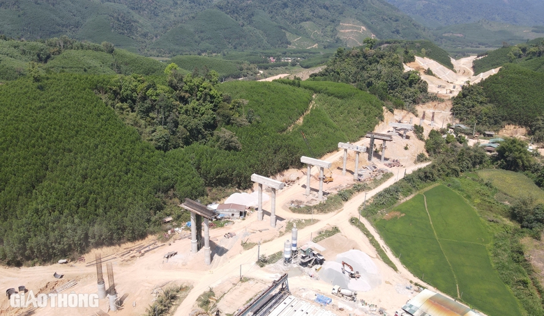 Những c&acirc;y cầu d&agrave;i nhất tr&ecirc;n cao tốc Kh&aacute;nh H&ograve;a - Bu&ocirc;n Ma Thuột- Ảnh 5.