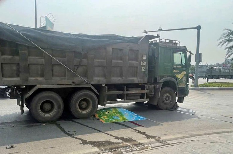 Hiện trường vụ tai nạn trên quốc lộ 279 ở TP Hạ Long. Hiện trường vụ tai nạn trên quốc lộ 279 ở TP Hạ Long.