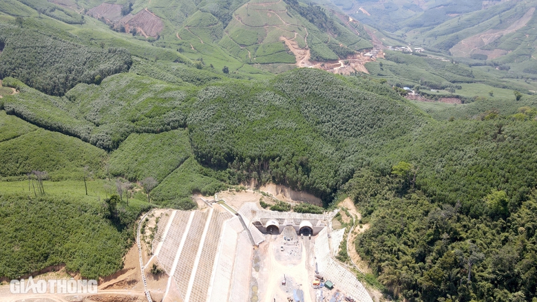 Những c&acirc;y cầu d&agrave;i nhất tr&ecirc;n cao tốc Kh&aacute;nh H&ograve;a - Bu&ocirc;n Ma Thuột- Ảnh 1.