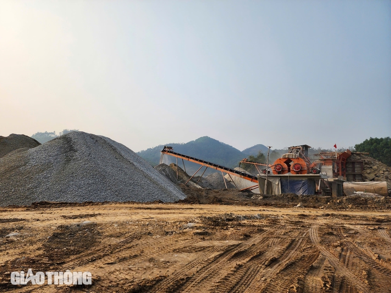 C&ograve;n 10 th&aacute;ng để c&aacute;n đ&iacute;ch, cao tốc Tuy&ecirc;n Quang - H&agrave; Giang hiện thi c&ocirc;ng ra sao?- Ảnh 6.