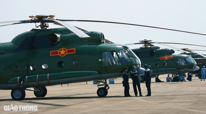 Hậu trường huấn luyện bay ở Bi&ecirc;n Ho&agrave; chuẩn bị tr&igrave;nh diễn lễ 30/4- Ảnh 8.