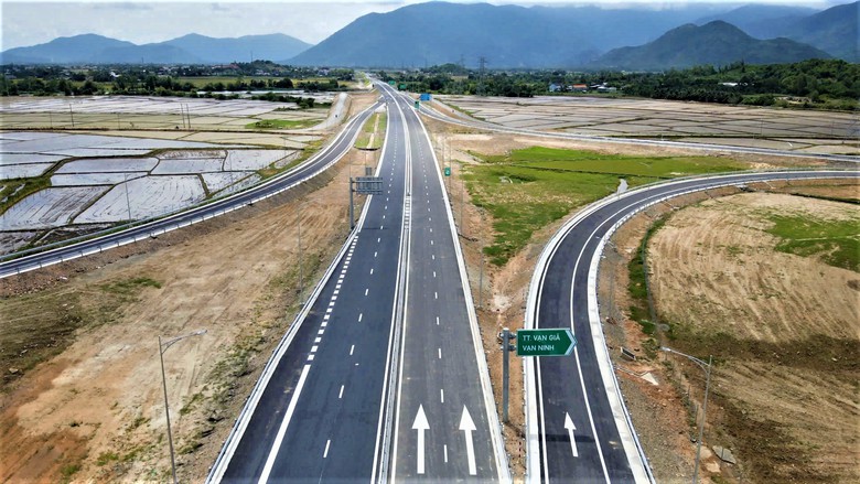 Bộ trưởng Trần Hồng Minh: Khai th&aacute;c 70km cao tốc V&acirc;n Phong - Nha Trang dịp 30/4- Ảnh 6.