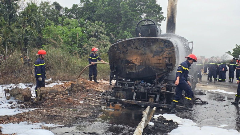 Nguy&ecirc;n nh&acirc;n ban đầu vụ ch&aacute;y xe bồn tr&ecirc;n cao tốc Nội B&agrave;i - L&agrave;o Cai khiến t&agrave;i xế tử vong- Ảnh 3.