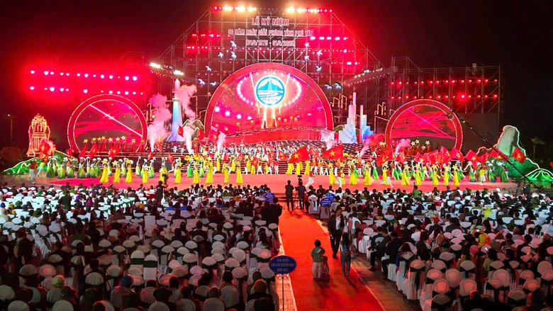 Phú Yên kỷ niệm 50 năm giải phóng, đón nhận Huân chương Lao động hạng Nhất- Ảnh 3. Phú Yên kỷ niệm 50 năm giải phóng, đón nhận Huân chương Lao động hạng Nhất- Ảnh 3.