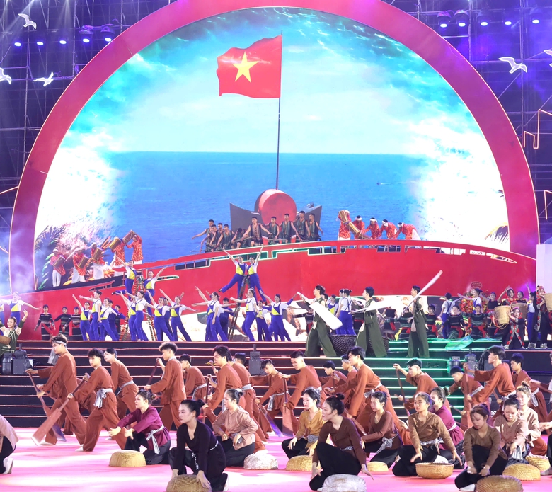 Phú Yên kỷ niệm 50 năm giải phóng, đón nhận Huân chương Lao động hạng Nhất- Ảnh 2. Phú Yên kỷ niệm 50 năm giải phóng, đón nhận Huân chương Lao động hạng Nhất- Ảnh 2.