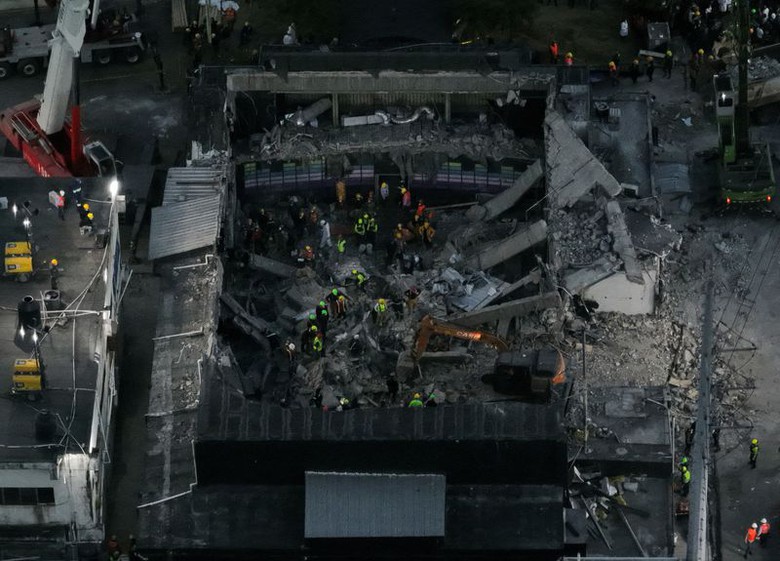 Vụ sập mái hộp đêm ở Dominica: Số người thiệt mạng tăng lên gần 200 người- Ảnh 2. Vụ sập mái hộp đêm ở Dominica: Số người thiệt mạng tăng lên gần 200 người- Ảnh 2.