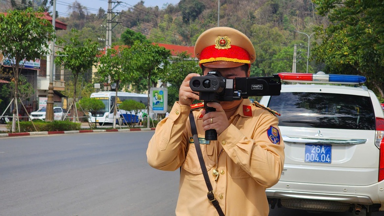 CSGT Sơn La l&agrave;m g&igrave; để ngăn tai nạn giao th&ocirc;ng gia tăng?- Ảnh 5.