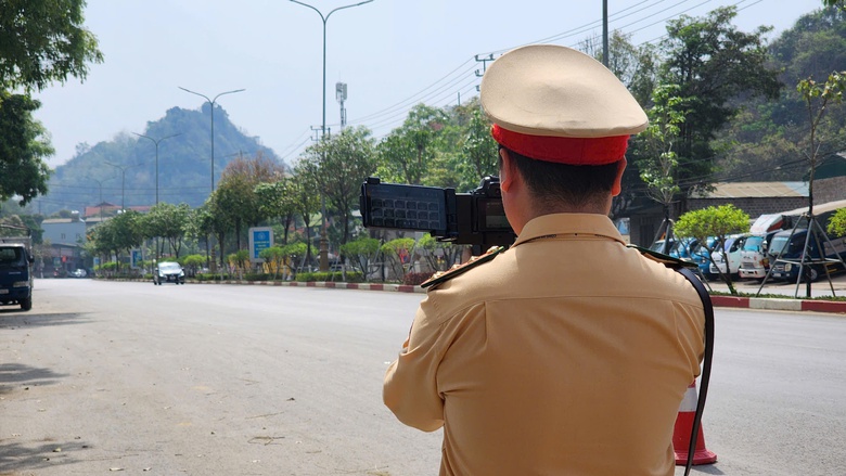 CSGT Sơn La l&agrave;m g&igrave; để ngăn tai nạn giao th&ocirc;ng gia tăng?- Ảnh 7.