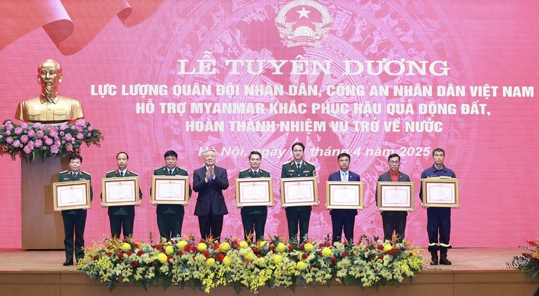 Thủ tướng tặng bằng khen cho Vietjet về th&agrave;nh t&iacute;ch tham gia cứu nạn, cứu hộ ở Myanmar- Ảnh 1.