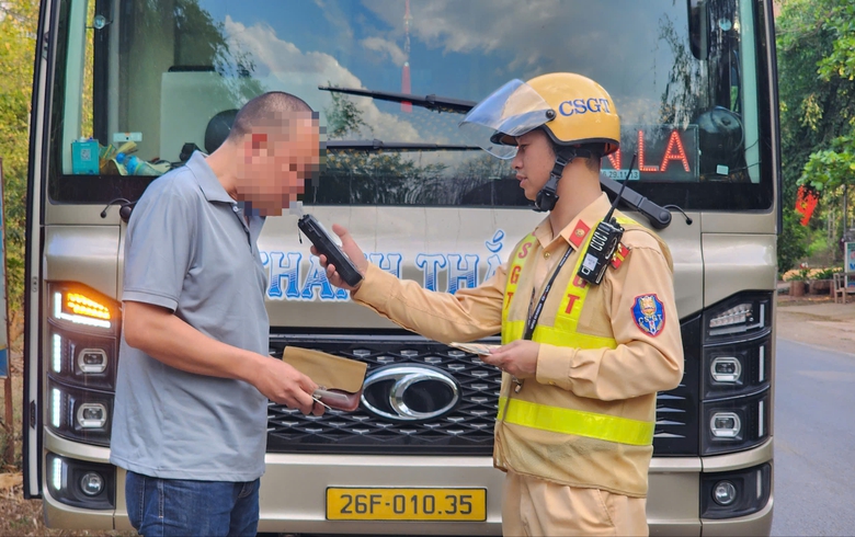 CSGT Sơn La l&agrave;m g&igrave; để ngăn tai nạn giao th&ocirc;ng gia tăng?- Ảnh 3.