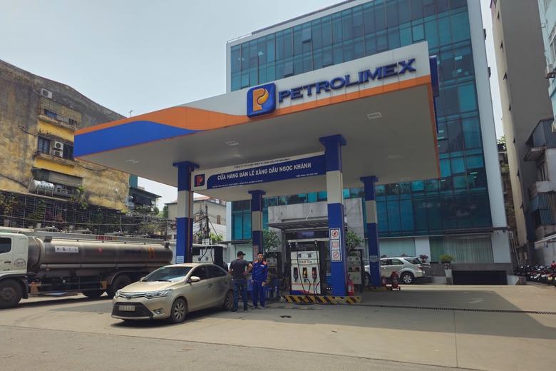 Xăng dầu giảm gi&aacute; mạnh từ 15h chiều nay 10/4- Ảnh 1.