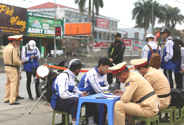 Thanh H&oacute;a: Học sinh vi phạm ATGT, l&atilde;nh đạo nh&agrave; trường phải chịu tr&aacute;ch nhiệm- Ảnh 2.