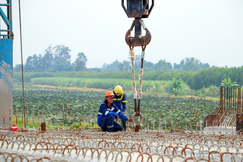Hậu Giang ho&agrave;n th&agrave;nh to&agrave;n bộ cầu cao tốc Ch&acirc;u Đốc - Cần Thơ - S&oacute;c Trăng trong th&aacute;ng 7- Ảnh 2.
