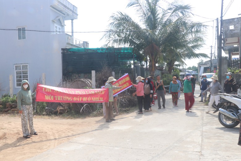 B&igrave;nh Định: D&acirc;n tố &ldquo;ngạt thở&rdquo; v&igrave; m&ugrave;i h&ocirc;i từ xưởng chế biến mực, ch&iacute;nh quyền v&agrave;o cuộc- Ảnh 2.