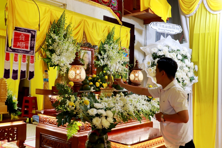 Lật xe kh&aacute;ch, một người tử vong: Dang dở lời hứa về thăm c&aacute;c con- Ảnh 2.