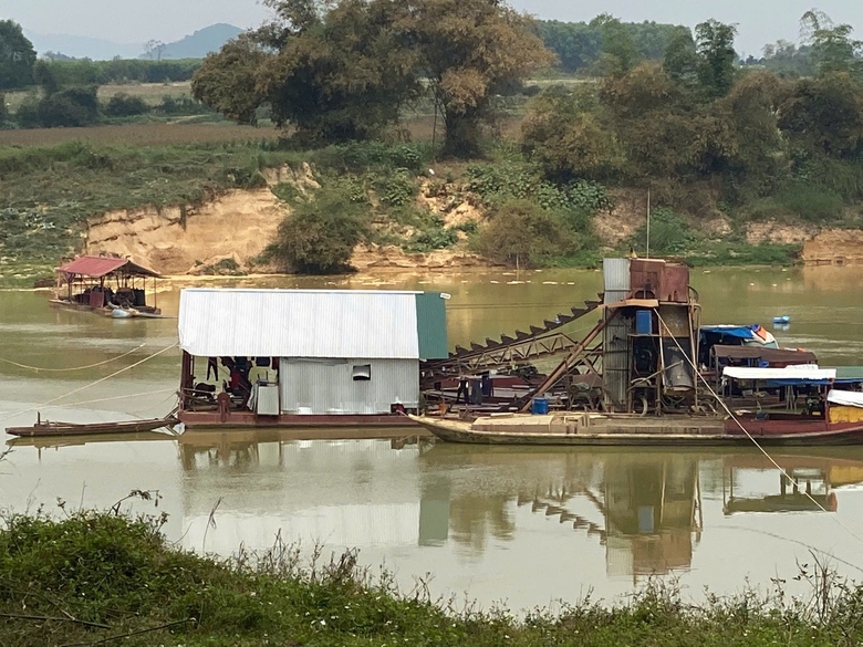 C&aacute;t x&acirc;y dựng ở c&aacute;c tỉnh bắc miền Trung bất ngờ khan hiếm, gi&aacute; tăng cao- Ảnh 4.