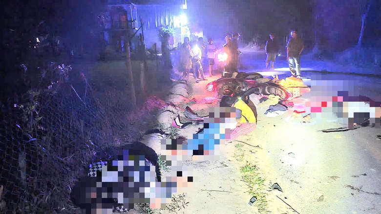 Hai xe m&aacute;y t&ocirc;ng nhau tr&ecirc;n QL24 l&agrave;m 2 người tử vong- Ảnh 1.