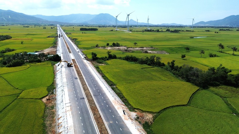 Đường V&agrave;nh đai Ninh Thuận đẹp như tranh trước ng&agrave;y th&ocirc;ng xe- Ảnh 2.