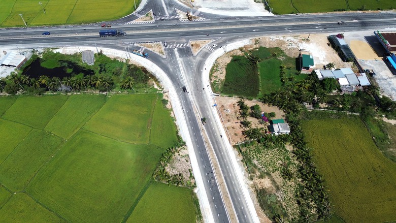 Đường V&agrave;nh đai Ninh Thuận đẹp như tranh trước ng&agrave;y th&ocirc;ng xe- Ảnh 1.