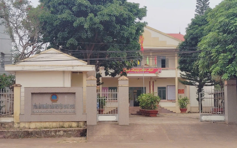 Vừa nghỉ việc, Ch&aacute;nh &aacute;n huyện Đắk Đoa bị cơ quan điều tra kh&aacute;m x&eacute;t- Ảnh 1.