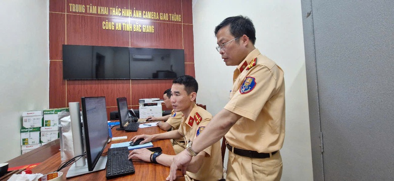 Mỗi tuần vẫn có hàng trăm xe vượt đèn đỏ tại Bắc Giang- Ảnh 3. Mỗi tuần vẫn có hàng trăm xe vượt đèn đỏ tại Bắc Giang- Ảnh 3.