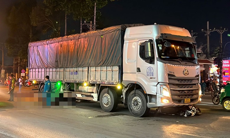 Hiện trường vụ tai nạn khiến hai người tử vong tại chỗ - Ảnh: Phạm Hải.