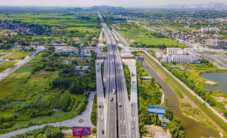 Cấp b&aacute;ch mở rộng 3 tuyến cao tốc thường xuy&ecirc;n "qu&aacute; tải" v&agrave;o c&aacute;c dịp cao điểm- Ảnh 1.