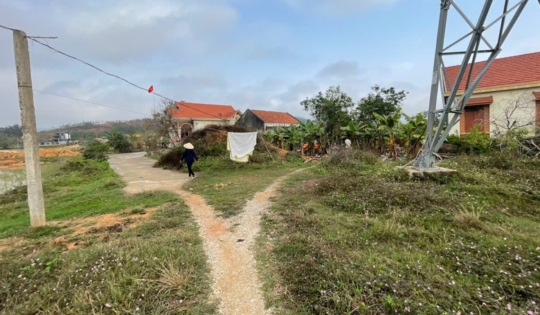 Quảng Ninh: Dân sống khổ trong dự án khu công nghiệp, đường 10 làn xe- Ảnh 1. Quảng Ninh: Dân sống khổ trong dự án khu công nghiệp, đường 10 làn xe- Ảnh 1.