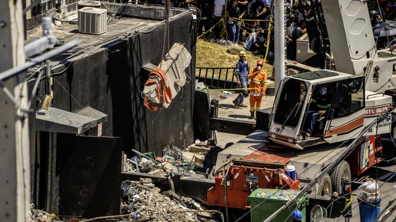 Đội cứu hộ bị sốc, bật khóc vì mức độ thảm khốc trong vụ sập mái hộp đêm tại Dominica- Ảnh 1. Đội cứu hộ bị sốc, bật khóc vì mức độ thảm khốc trong vụ sập mái hộp đêm tại Dominica- Ảnh 1.