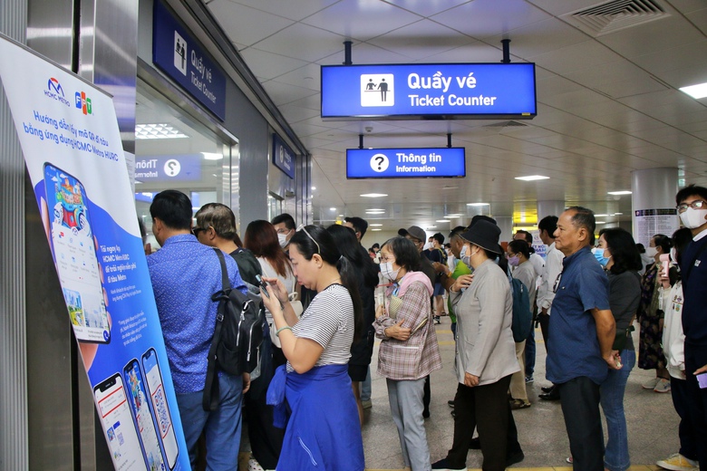 TP.HCM giảm gần 2.900 chuyến bu&yacute;t, tăng chuyến metro dịp lễ 30/4 - 1/5- Ảnh 1.