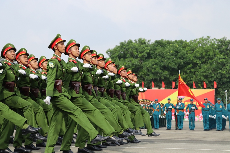 13.000 người hợp luyện diễu binh ch&agrave;o mừng 30/4 tại s&acirc;n bay Bi&ecirc;n H&ograve;a- Ảnh 8.