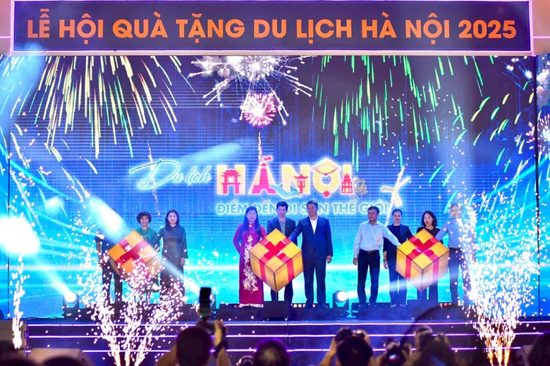 Nhiều không gian hấp dẫn tại Lễ hội Quà tặng du lịch Hà Nội 2025- Ảnh 1. Nhiều không gian hấp dẫn tại Lễ hội Quà tặng du lịch Hà Nội 2025- Ảnh 1.