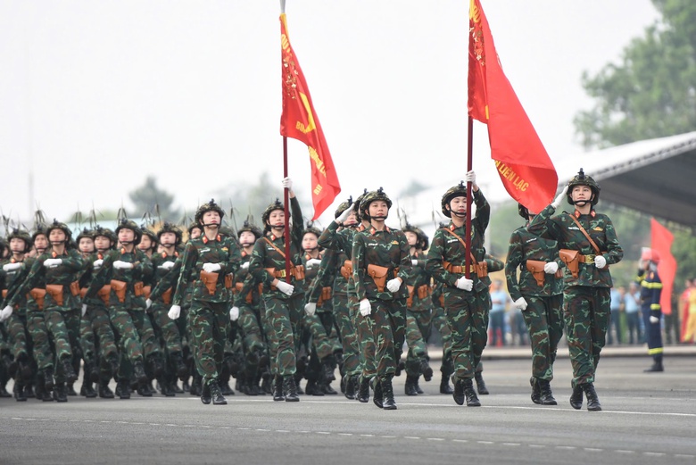 13.000 người hợp luyện diễu binh ch&agrave;o mừng 30/4 tại s&acirc;n bay Bi&ecirc;n H&ograve;a- Ảnh 6.