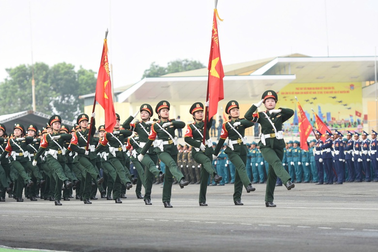 13.000 người hợp luyện diễu binh ch&agrave;o mừng 30/4 tại s&acirc;n bay Bi&ecirc;n H&ograve;a- Ảnh 13.