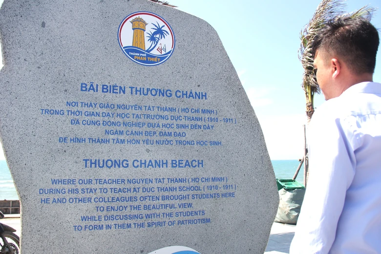 Ngắm c&ocirc;ng vi&ecirc;n biển Thương Ch&aacute;nh, nơi B&aacute;c Hồ từng đưa học sinh đến v&atilde;n cảnh- Ảnh 2.