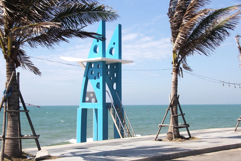 Ngắm c&ocirc;ng vi&ecirc;n biển Thương Ch&aacute;nh, nơi B&aacute;c Hồ từng đưa học sinh đến v&atilde;n cảnh- Ảnh 6.