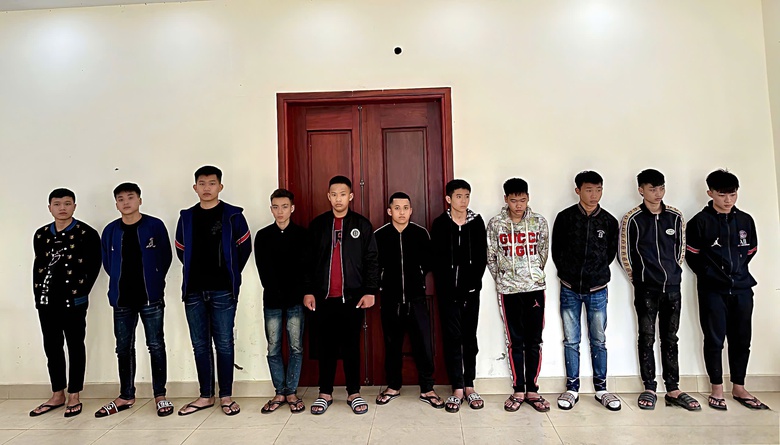 Bắt nh&oacute;m hơn 10 thanh ni&ecirc;n mang hung kh&iacute; g&acirc;y rối trong đ&ecirc;m ở Nghệ An- Ảnh 1.
