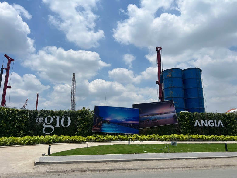 Bị ống th&eacute;p dẫn b&ecirc; t&ocirc;ng rơi tr&uacute;ng, người đ&agrave;n &ocirc;ng tử vong- Ảnh 1.