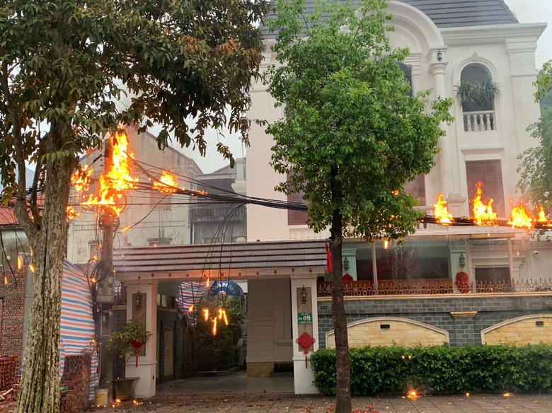 Nghệ An: Kịp thời khống chế đám cháy nghi do chập điện tại thành phố Vinh- Ảnh 1. Nghệ An: Kịp thời khống chế đám cháy nghi do chập điện tại thành phố Vinh- Ảnh 1.