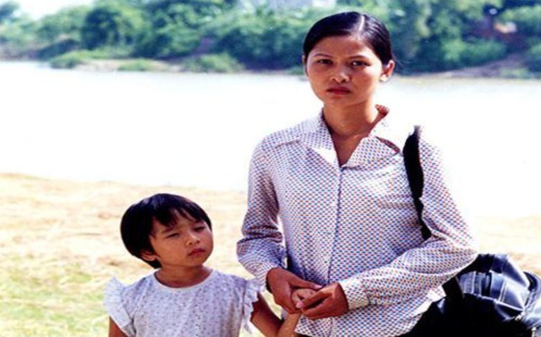 NSND Như Quỳnh từng xấu hổ trong cảnh n&oacute;ng phim "Bến kh&ocirc;ng chồng"- Ảnh 3.