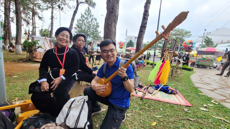 Gia Lai: Phố núi rộn rã nhịp cồng chiêng- Ảnh 11. Gia Lai: Phố núi rộn rã nhịp cồng chiêng- Ảnh 11.