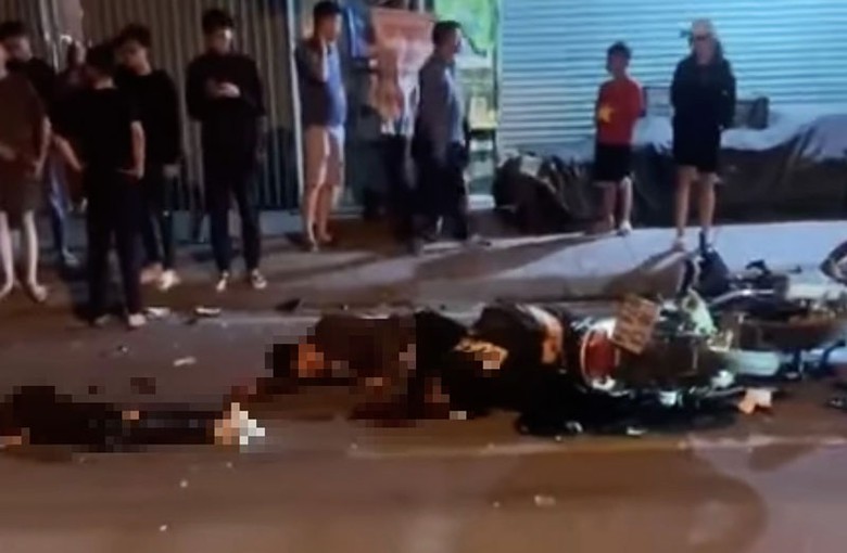 Hiện trường vụ tai nạn nghi&ecirc;m trọng khiến ba người thương vong.