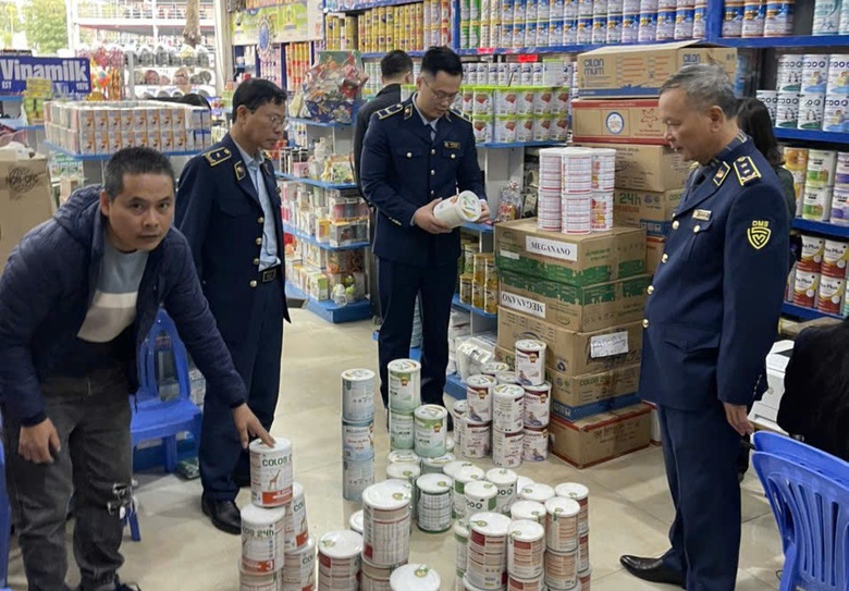 Quản l&yacute; thị trường kh&ocirc;ng ph&aacute;t hiện gần 600 loại sữa bột giả, Bộ C&ocirc;ng thương n&oacute;i g&igrave;? - Ảnh 1.