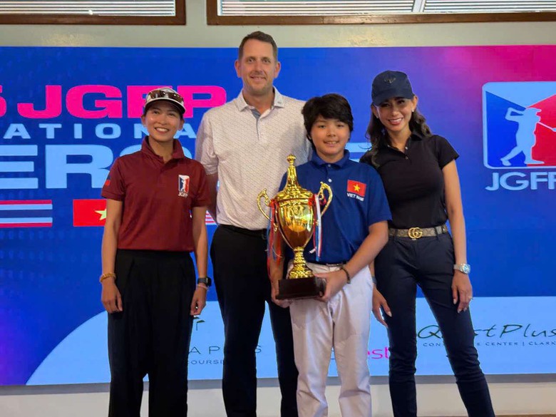 Việt Nam v&ocirc; địch đồng đội giải Golf trẻ quốc tế- Ảnh 2.