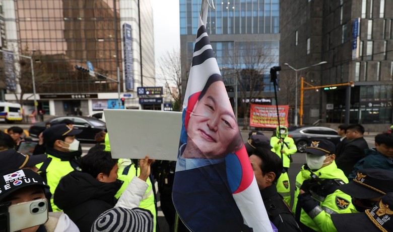 Bắt đầu phiên tòa xét xử cựu Tổng thống Yoon Suk Yeol về tội nổi loạn- Ảnh 2. Bắt đầu phiên tòa xét xử cựu Tổng thống Yoon Suk Yeol về tội nổi loạn- Ảnh 2.